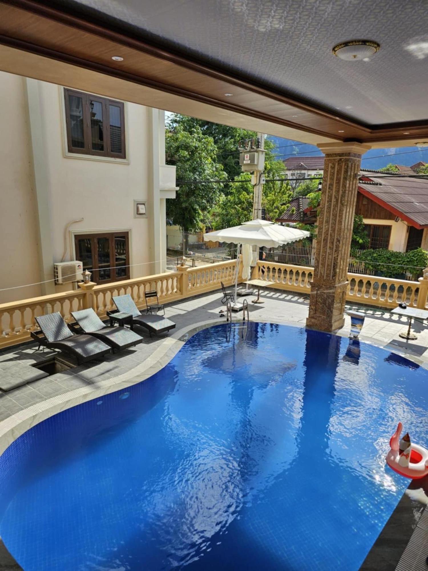 Sky Hotel Ванг-В'єнг Екстер'єр фото